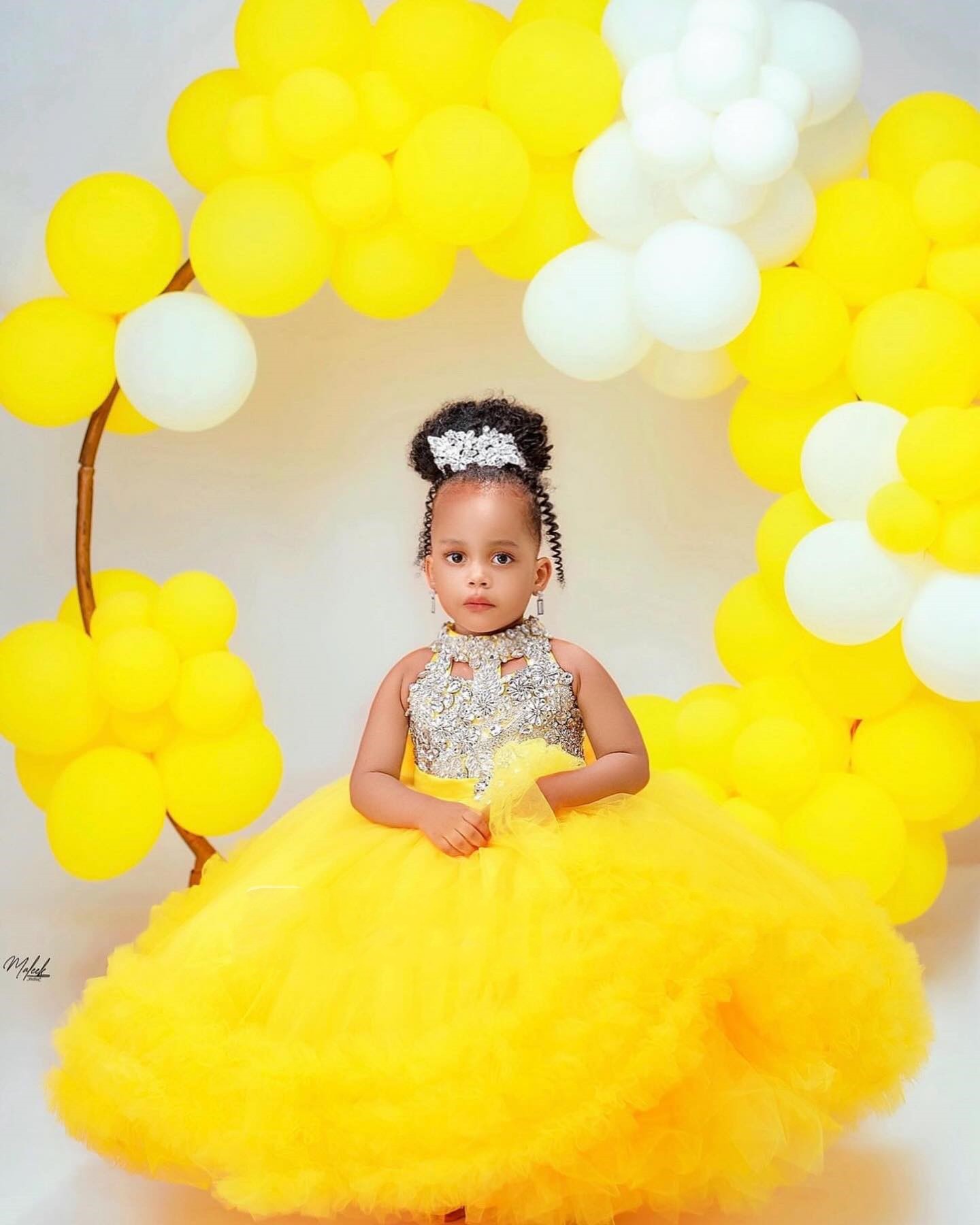 Gorgeous Yellow Flower Girl Dr - đánh giá và giá Embroidery Yellow Flower